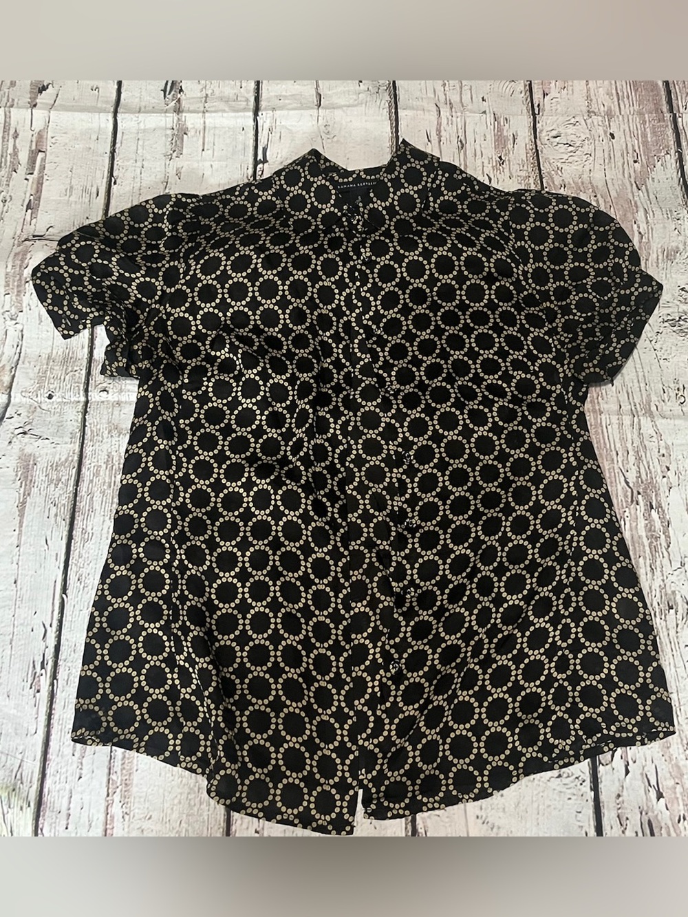 Banana Republic Women’s Black Short-Sleeve Button-Up Top with Gold Circle Print